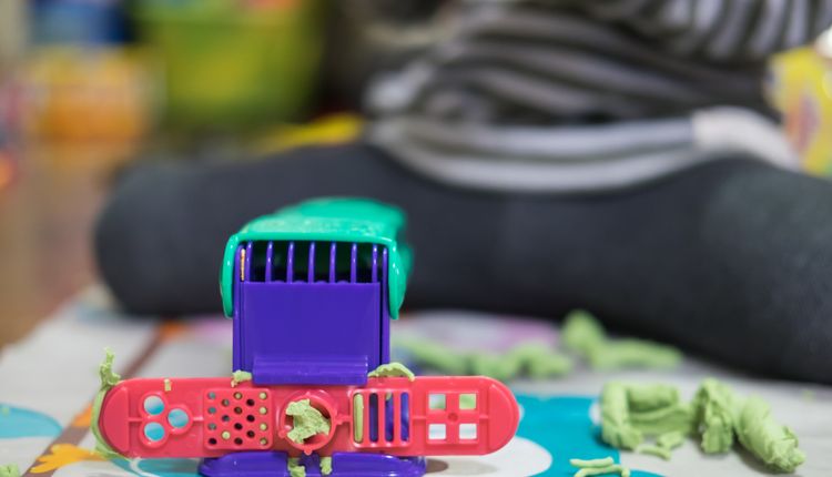 Ciastolina – co to takiego i dlaczego warto kupić ją swojemu dziecku?