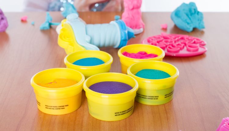 Jaka ciastolina dla dwulatka? Wybieramy najlepsze zestawy!