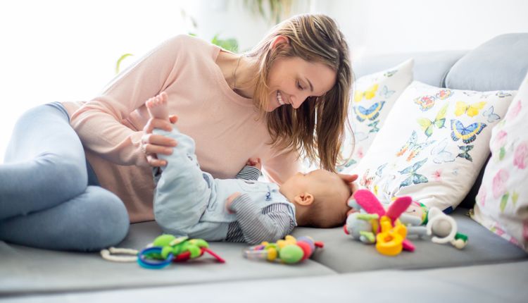 Zabawki edukacyjne dla niemowląt: podpowiadamy, co wybrać! [3 modele]