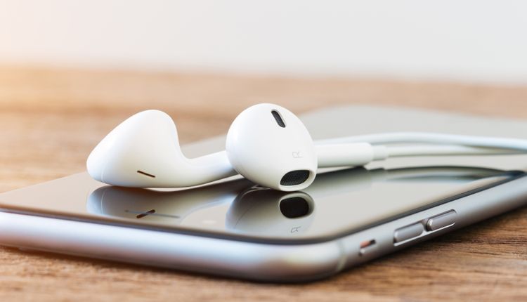 Słuchawki douszne – pomożemy Ci je wybrać!