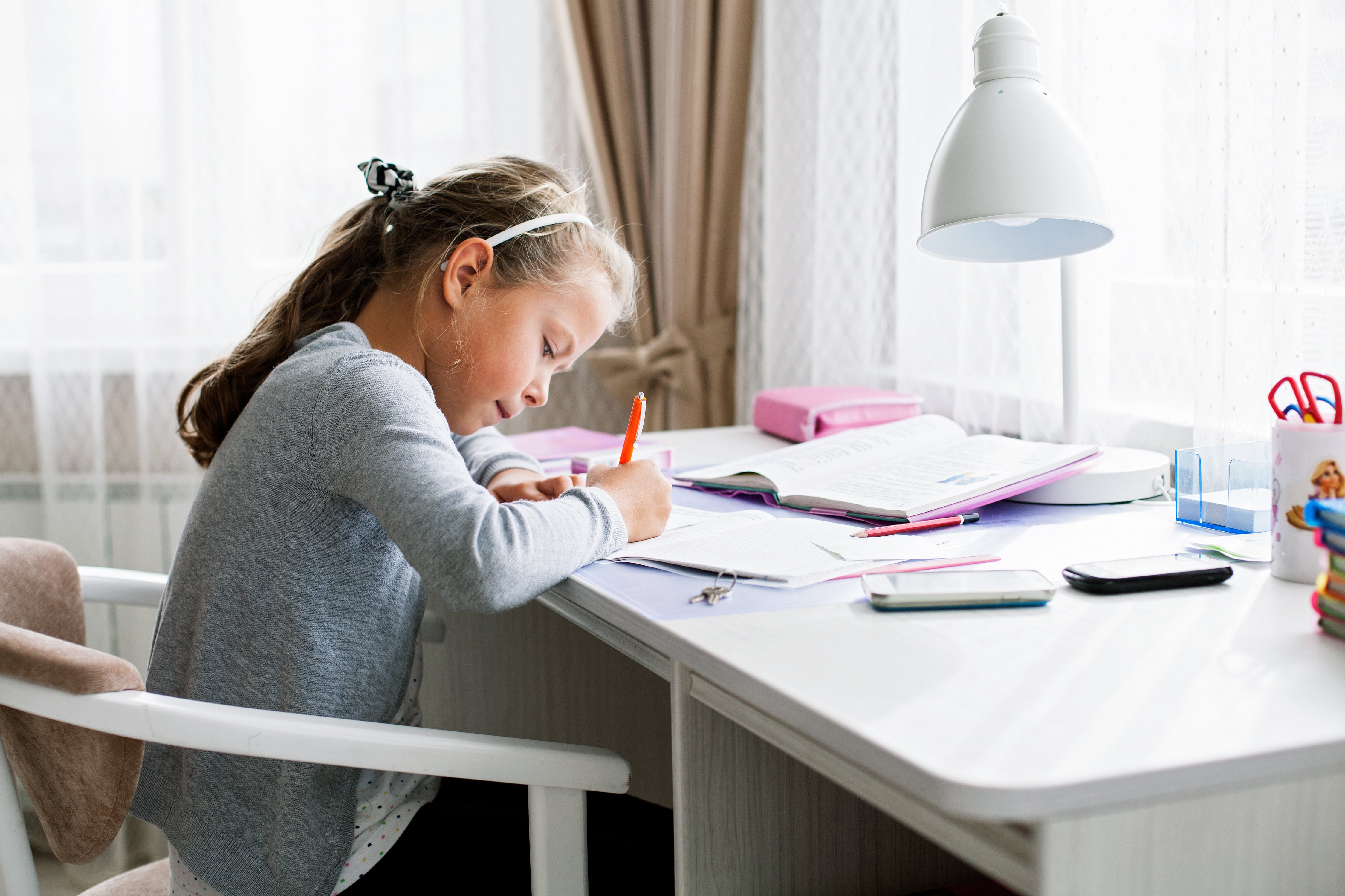 Jak wybrać biurko dla dziecka? 5 rzeczy, na które musisz zwrócić uwagę
