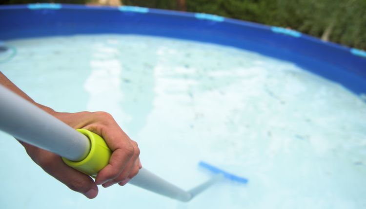 Basen stelażowy – czy warto w niego zainwestować?