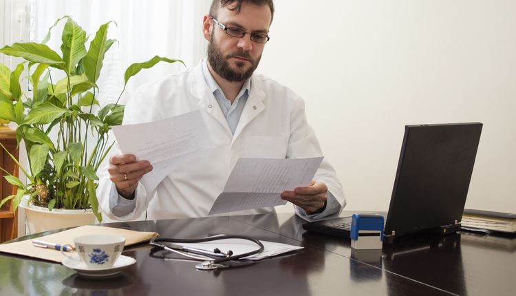 Biurka gabinetowe – jak wybrać?