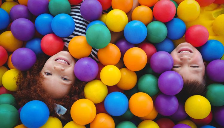 Suchy basen z piłeczkami dla dzieci. Jaki warto kupić?
