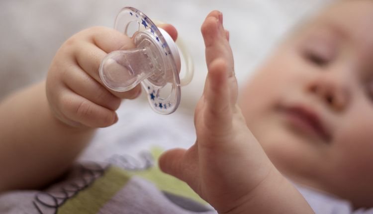 Kupujemy smoczek dla noworodka. Zobacz nasze wskazówki!