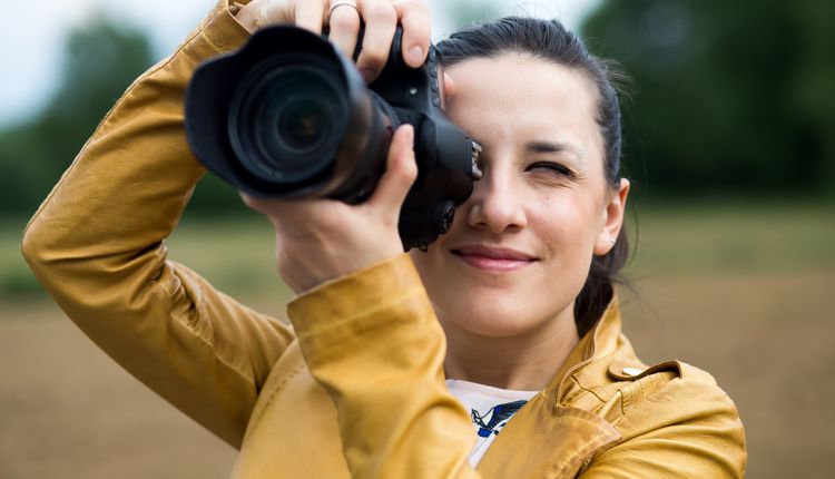 Lustrzanka czy cyfrówka? Podpowiadamy!