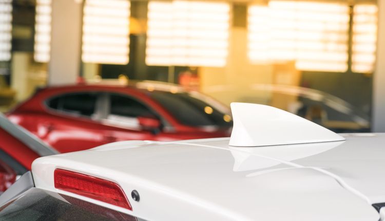 Na co zwrócić uwagę, kupując antenę samochodową?