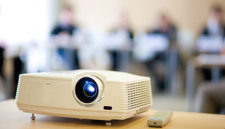 Szukasz projektora do firmy? Pomożemy Ci wybrać!