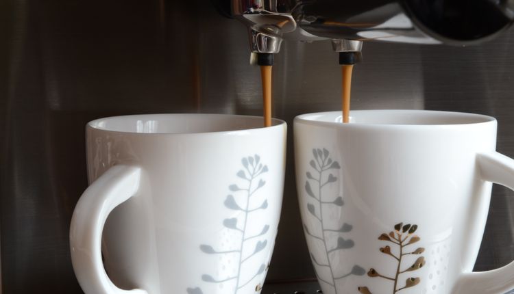 Ekspres przelewowy czy ciśnieniowy – który wybrać?