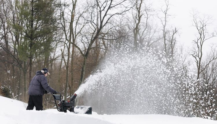 Odśnieżarka – czy warto kupić to urządzenie?