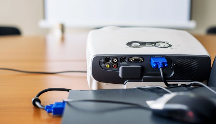 Ekrany do projektorów – który warto kupić?