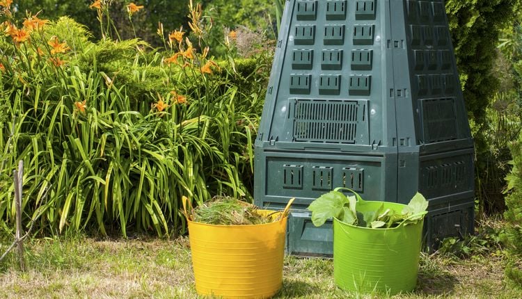 Kompostownik do ogrodu lub na działkę – jaki warto kupić?