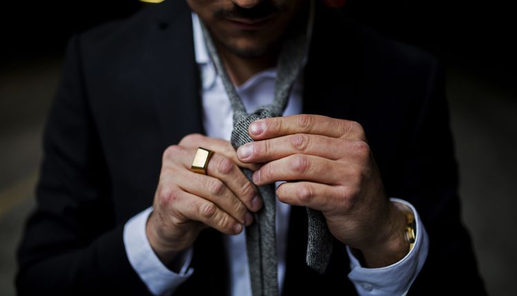 Jak zawiązać krawat? Oto najlepsze sposoby!