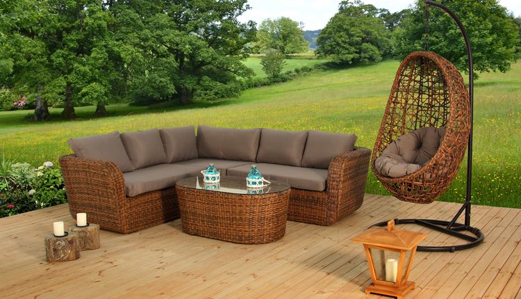 Meble ogrodowe rattanowe – sprawdź, dlaczego warto postawić je w swoim ogrodzie!