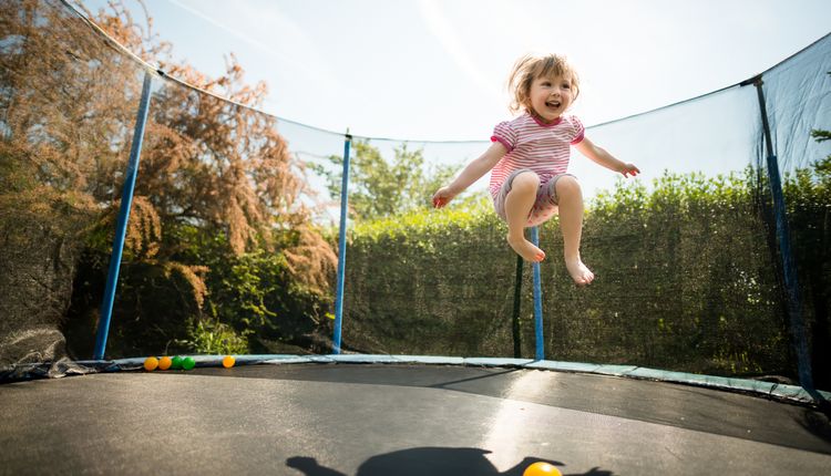 Trampolina ogrodowa – zabawka dla całej rodziny!