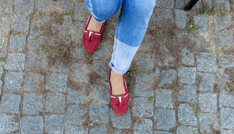 Jak nosić mokasyny damskie?