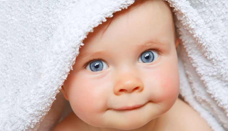 Jak pielęgnować niemowlaka? Oto 10 najpotrzebniejszych kosmetyków!
