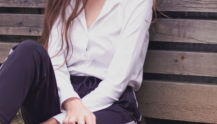 Koszula damska – jak nosić? 17 niezawodnych zestawów
