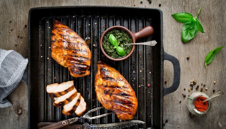 Jaka patelnia grillowa? Pomagamy wybrać!