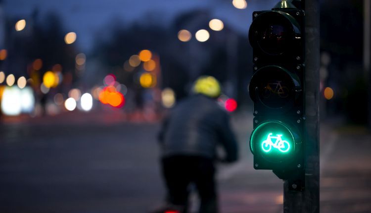 Czy kamizelka odblaskowa jest obowiązkowa?