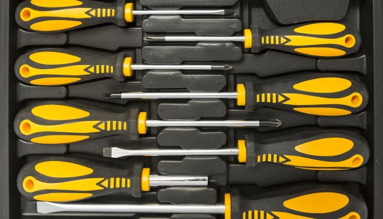 Zestaw śrubokrętów do warsztatu samochodowego – jaki wybrać?