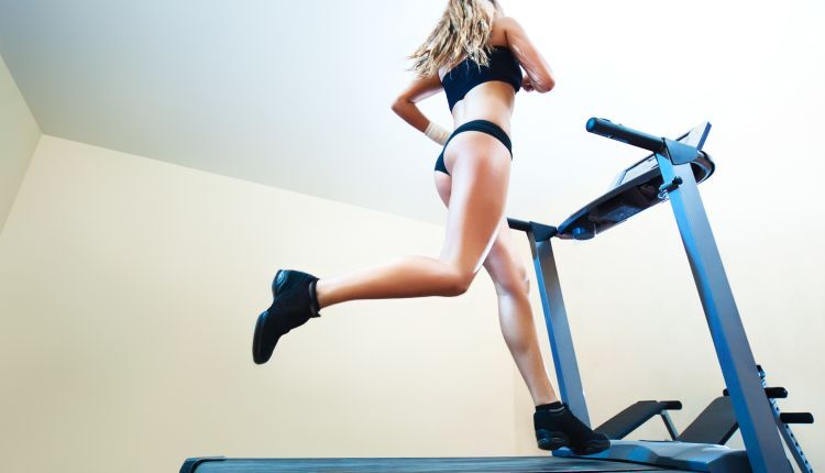 Jak ćwiczyć na bieżni?