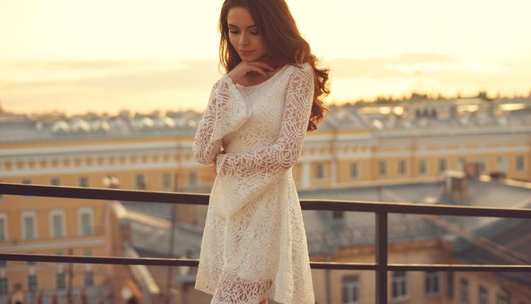 Sukienka z koronki – najgorętszy trend sezonu!