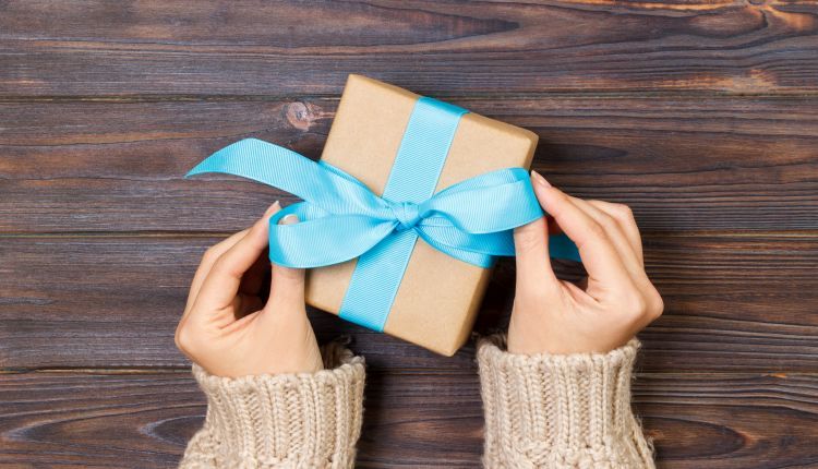 10 pomysłów na prezent na parapetówkę.jpg